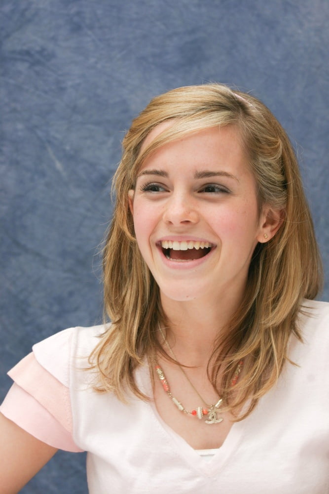 cg2yWIbO Emma Watson 1 19.jpg